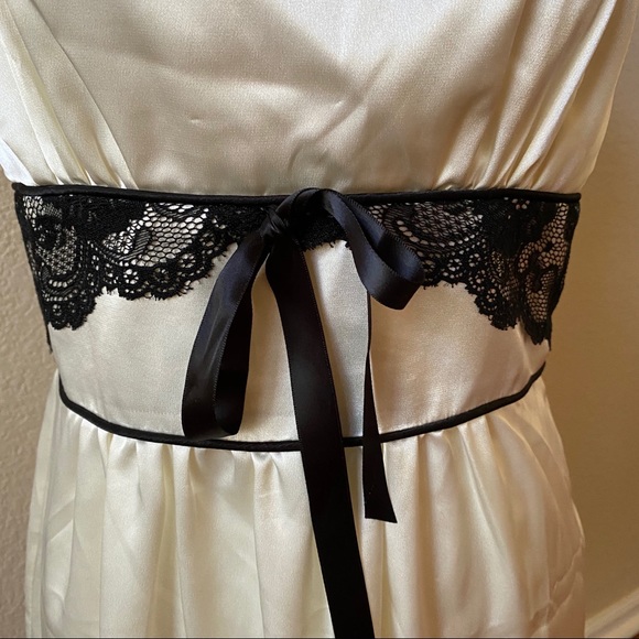 Tunic with Lace - Picture 2 of 4